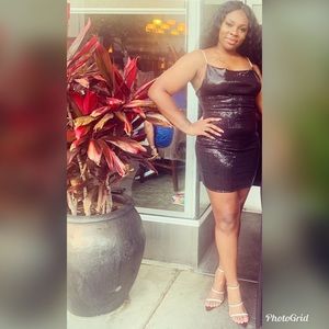 Every lady needs a sexy little black dress 😍